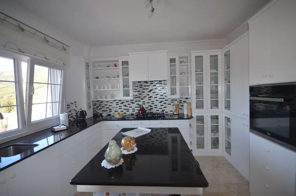 Fitted kitchen